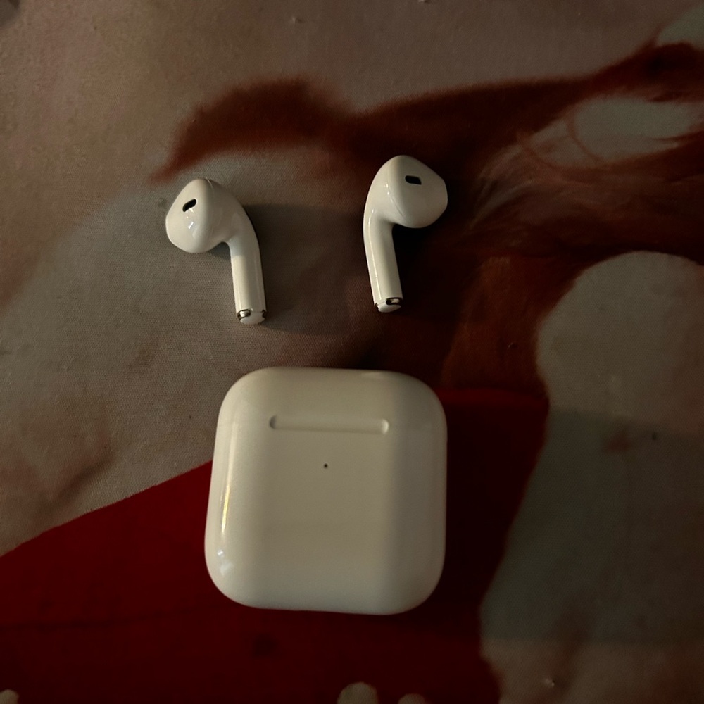 White wireless earbuds gen 4